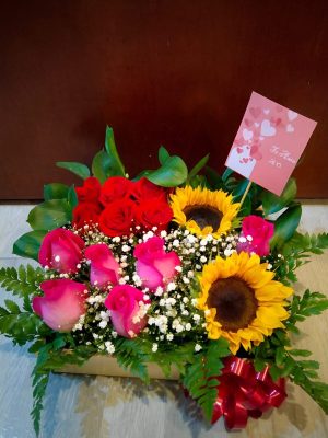Caja tequiero x 6 rosas 2 girasoles R22