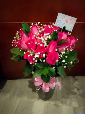 Jarrón por 25 rosas y gypso R39