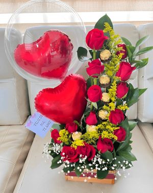 Arreglo de rosas, ferrero y globos R181